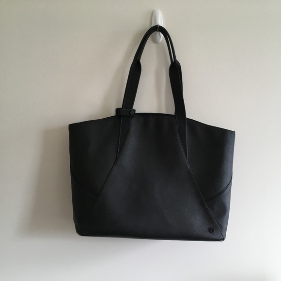 lululemon black tote